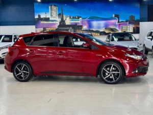 2018 Toyota Auris 1.8 Vvt-H Design CVT Euro 6 (s/s) 5dr in Red — image 2
