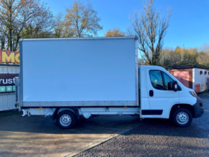 2019 Peugeot Boxer 2.0 Bluehdi 335 Built For Business Plus Box Van 3dr Diesel Manual L4 Euro 6 (160 Ps) in White — image 5