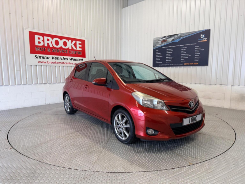 2012 Toyota Yaris 1.33 Dual Vvt-I Sr Euro 5 5dr in Red — image 1