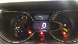 2015 Renault Captur 1.5 Dynamique S Nav Dci 90 in Orange — image 3