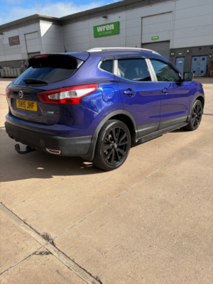 2015 Nissan Qashqai 1.5 Dci Tekna SUV 5dr Diesel Manual 2WD Euro 5 (s/s) (110 Ps) in Blue — image 5