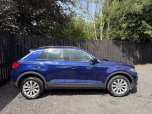 2018 Volkswagen T-Roc 1.5 Tsi Evo Se in Blue — image 2