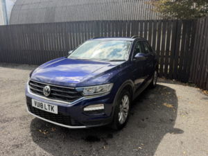 2018 Volkswagen T-Roc 1.5 Tsi Evo Se in Blue — image 4