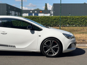 2016 Vauxhall Astra Gtc 1.4i Turbo Limited Edition Auto Euro 6 3dr in White — image 5