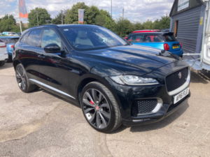 2016 Jaguar F-Pace 3.0 D300 V6 First Edition SUV 5dr Diesel Auto AWD Euro 6 (s/s) (300 Ps) in Black — image 3