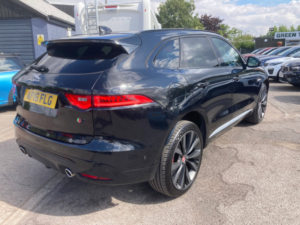 2016 Jaguar F-Pace 3.0 D300 V6 First Edition SUV 5dr Diesel Auto AWD Euro 6 (s/s) (300 Ps) in Black — image 6