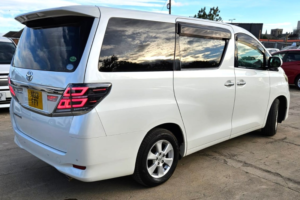 2013 Toyota Vellfire 8 Seater- 2.4l Petrol-Ulez/caz Pass-Free 42months Gold Warranty & 12 Months Aa Breakdown Cover in White — image 4