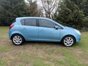 2010 Vauxhall Corsa 1.4 I 16v Se in Blue — image 3