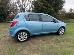 2010 Vauxhall Corsa 1.4 I 16v Se in Blue — image 4