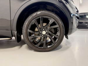 2015 Land Rover Discovery Sport 2.2 Sd4 Hse SUV 5dr Diesel Auto 4WD Euro 5 (s/s) (190 Ps) in Black — image 4