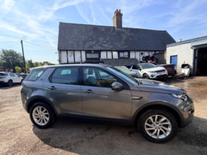 2017 Land Rover Discovery Sport Td4 Se Tech in Grey — image 3
