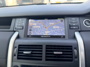 2017 Land Rover Discovery Sport Td4 Se Tech in Grey — image 5