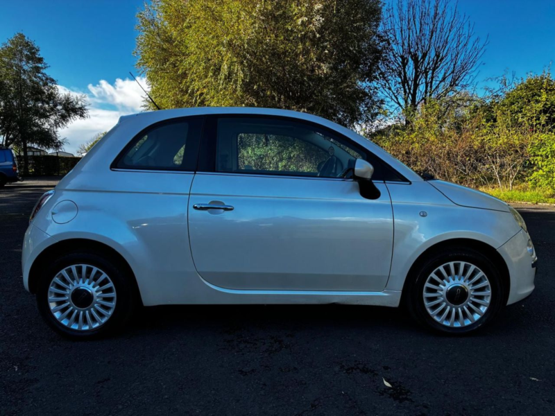 2012 Fiat 500 1.2 Lounge Hatchback 3dr Petrol Manual Euro 5 (s/s) (69 Bhp) in White — image 1