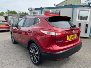 2014 Nissan Qashqai 1.5 Dci Tekna 2WD Euro 5 (s/s) 5dr in Red — image 4