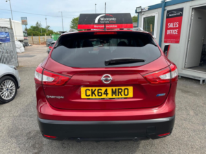 2014 Nissan Qashqai 1.5 Dci Tekna 2WD Euro 5 (s/s) 5dr in Red — image 5