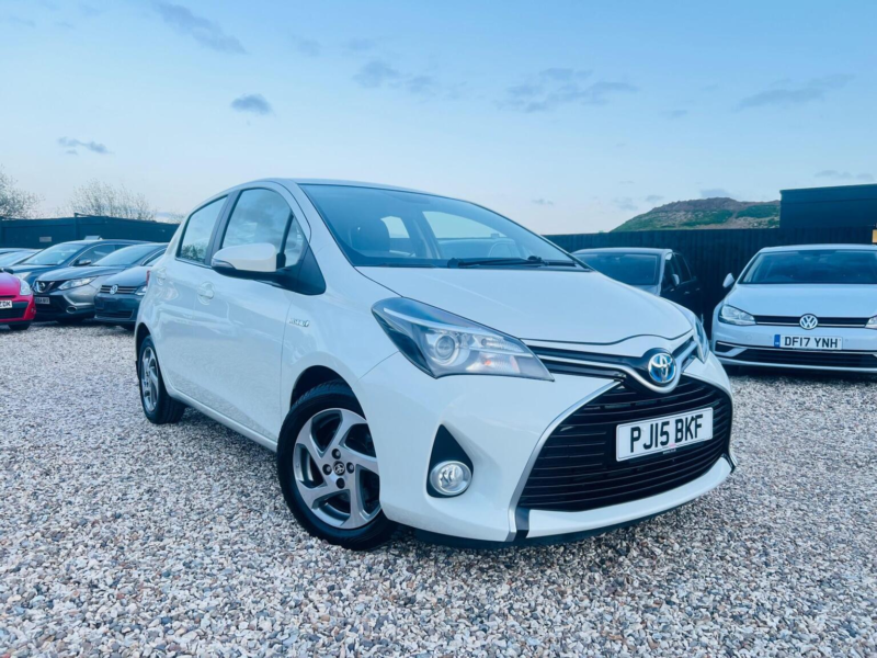 2015 Toyota Yaris 1.5 Vvt-H Icon E-CVT Euro 6 5dr in White — image 1