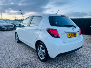 2015 Toyota Yaris 1.5 Vvt-H Icon E-CVT Euro 6 5dr in White — image 2