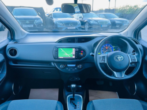 2015 Toyota Yaris 1.5 Vvt-H Icon E-CVT Euro 6 5dr in White — image 3