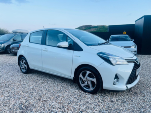 2015 Toyota Yaris 1.5 Vvt-H Icon E-CVT Euro 6 5dr in White — image 4