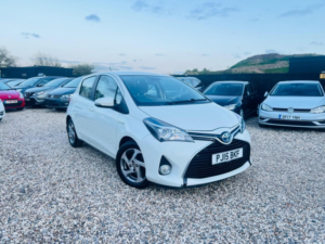 2015 Toyota Yaris 1.5 Vvt-H Icon E-CVT Euro 6 5dr in White — image 6