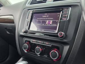 2017 Volkswagen Jetta 2.0 Tdi Se Saloon 4dr Diesel DSG Euro 6 (s/s) (110 Ps) in Grey — image 4