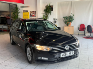 2016 Volkswagen Passat 1.6 Tdi Bluemotion Tech S in Black — image 2