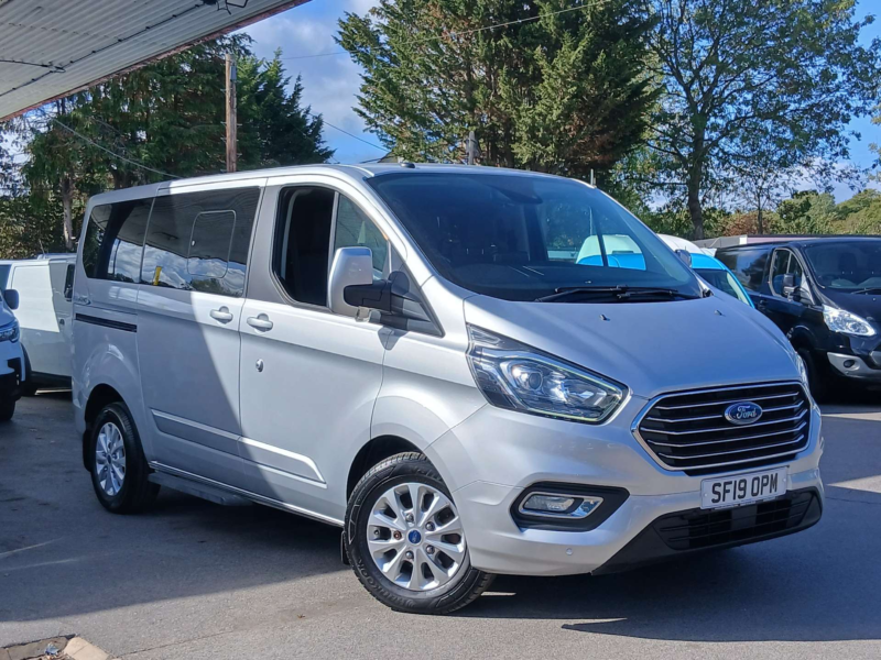 2019 Ford Tourneo Custom 2.0 320 Ecoblue Titanium Minibus Double Cab 5dr Diesel Auto L1 Euro 6 (s/s) (130 Ps) in Silver — image 1
