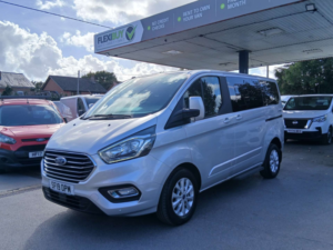 2019 Ford Tourneo Custom 2.0 320 Ecoblue Titanium Minibus Double Cab 5dr Diesel Auto L1 Euro 6 (s/s) (130 Ps) in Silver — image 4