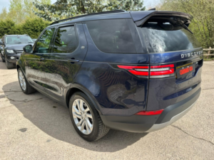 2017 Land Rover Discovery 2.0 Sd4 Hse in Blue — image 4