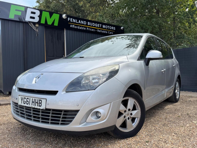 2011 Renault Grand Scenic 1.6 Vvt Dynamique Tomtom Euro 5 5dr in Silver — image 1