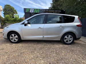 2011 Renault Grand Scenic 1.6 Vvt Dynamique Tomtom Euro 5 5dr in Silver — image 2