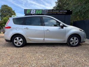 2011 Renault Grand Scenic 1.6 Vvt Dynamique Tomtom Euro 5 5dr in Silver — image 5