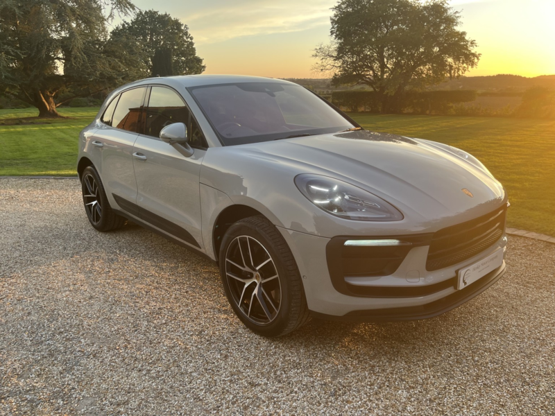 2022 Porsche Macan 2.0 T Auto MPV AWD in Grey — image 1