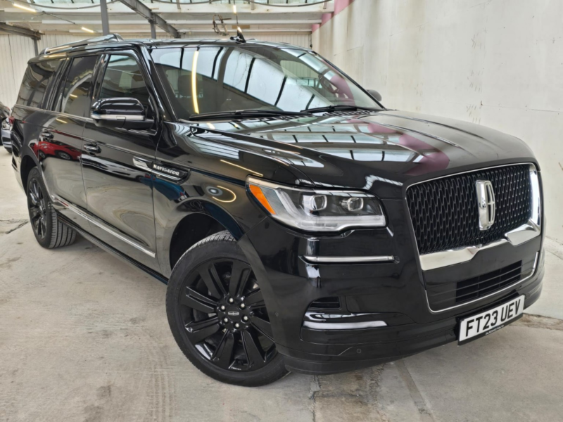 2023 Lincoln Navigator Presidential 3.5 in Black — image 1