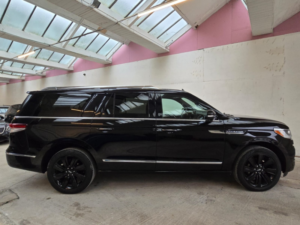 2023 Lincoln Navigator Presidential 3.5 in Black — image 2