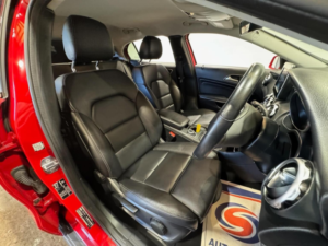 2018 Mercedes-Benz Gla 1.6 Gla200 Se (executive) Euro 6 (s/s) 5dr in Red — image 4