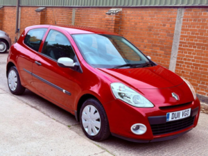 2011 Renault Clio 1.2 Bizu Euro 5 3dr in Red — image 2