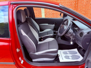 2011 Renault Clio 1.2 Bizu Euro 5 3dr in Red — image 3