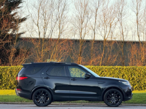 2017 Land Rover Discovery 3.0 Td V6 Hse Luxury Auto 4WD Euro 6 (s/s) 5dr in Black — image 2