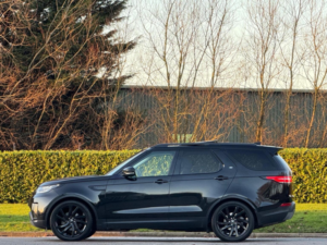 2017 Land Rover Discovery 3.0 Td V6 Hse Luxury Auto 4WD Euro 6 (s/s) 5dr in Black — image 4