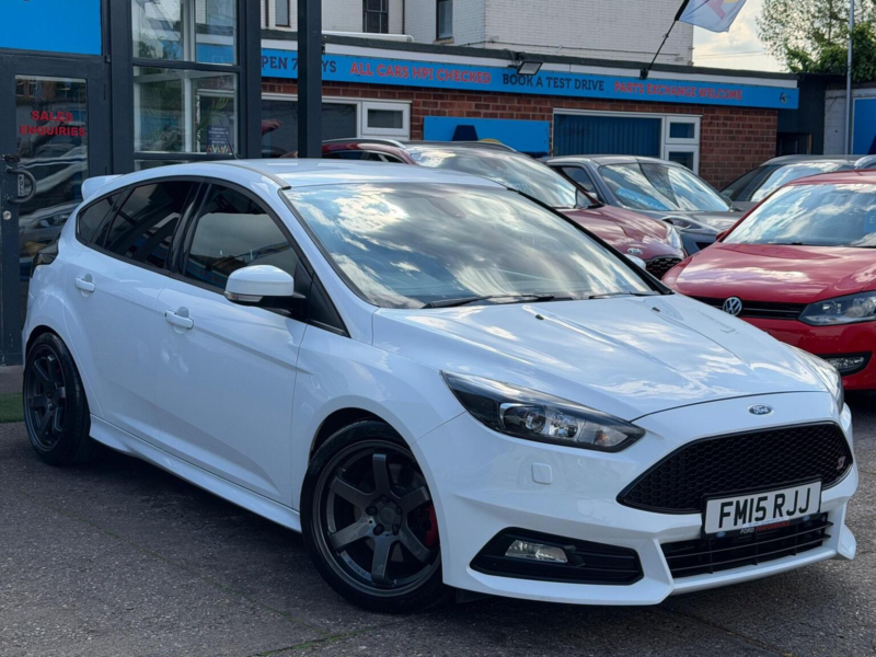 2015 Ford Focus 2.0t Ecoboost St-3 Euro 6 (s/s) 5dr in White — image 1
