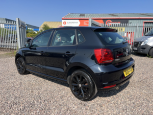 2014 Volkswagen Polo 1.2 Tsi Bluemotion Tech Se in Black — image 4