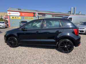 2014 Volkswagen Polo 1.2 Tsi Bluemotion Tech Se in Black — image 6