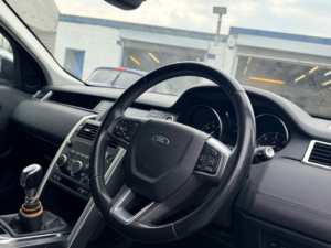 2018 Land Rover Discovery Sport Ed4 Se in White — image 3