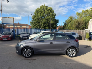 2015 Hyundai I20 1.4 Se Euro 6 5dr in Grey — image 3