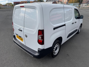 2022 Vauxhall Combo 1.5 Turbo D 2300 Dynamic L2 H1 Euro 6 6dr in White — image 2