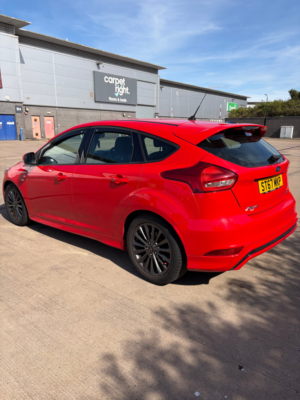 2017 Ford Focus 1.0t Ecoboost St-Line Hatchback 5dr Petrol Manual Euro 6 (s/s) (140 Ps) in Red — image 3