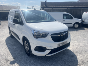 2020 Vauxhall Combo 1.6 Turbo D 2300 Sportive in White — image 2