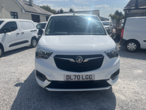 2020 Vauxhall Combo 1.6 Turbo D 2300 Sportive in White — image 4