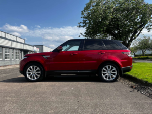 2017 Land Rover Range Rover Sport 3.0 Range Rover Sport Hse Sdv6 Auto 4WD 5dr in Red — image 2